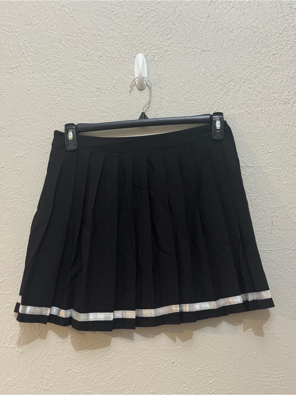 🌴 Pleated Skirt in Black & White - Like New